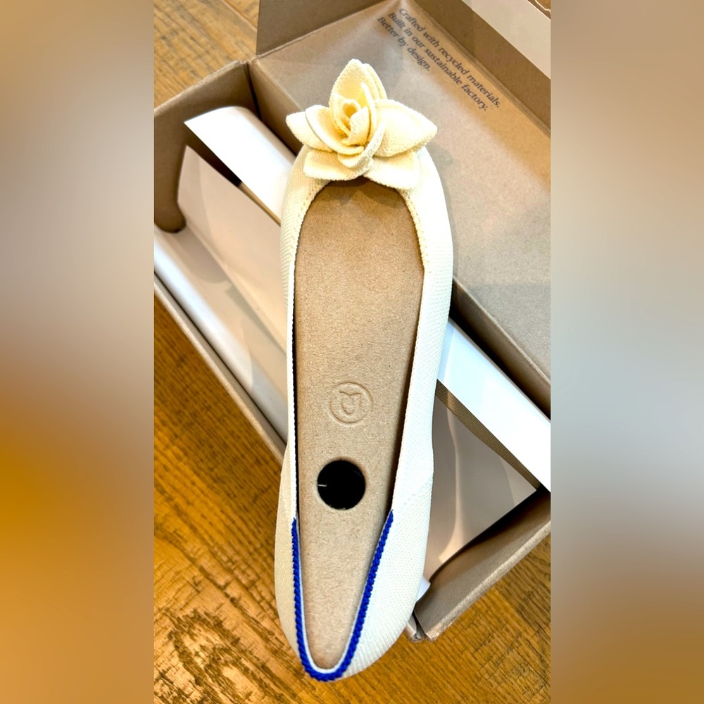 Brand new ROTHY's flats in beige perfect color for summer size 9